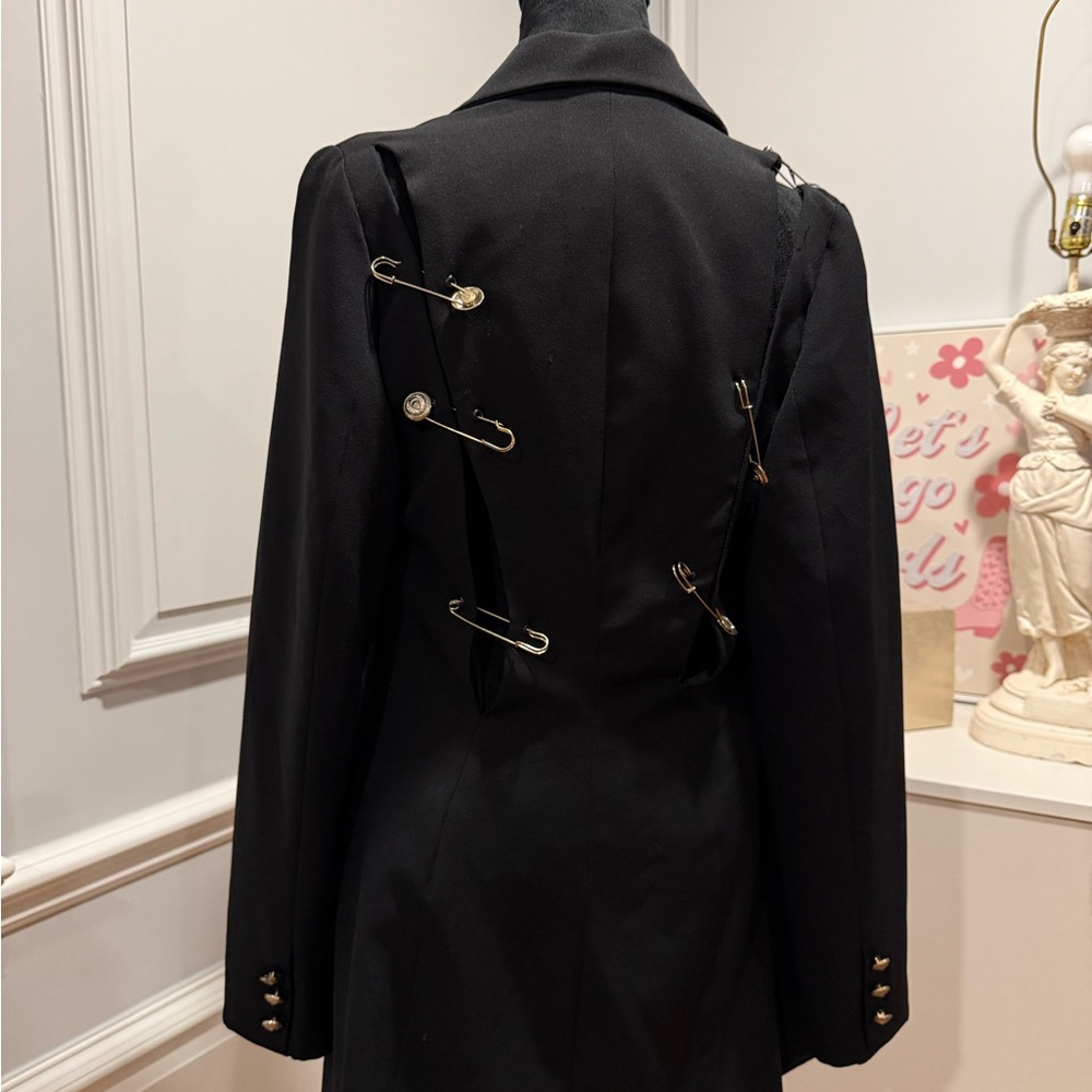 Elegant Black Double-Breasted Coat - Picture 2 of 5